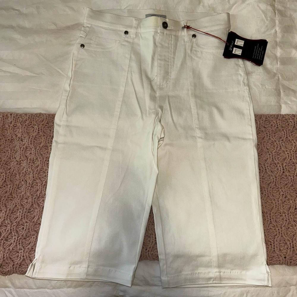 UrRebel women’s white golf capris